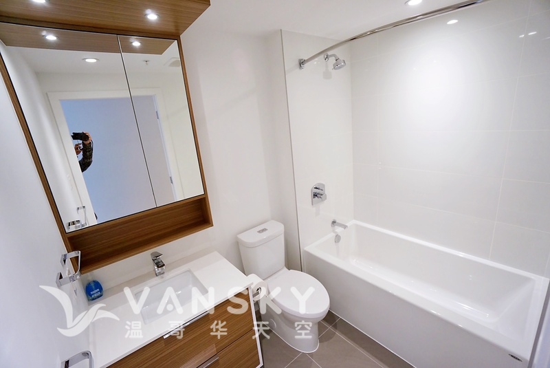 250914144322_7 2nd Bathroom.jpeg